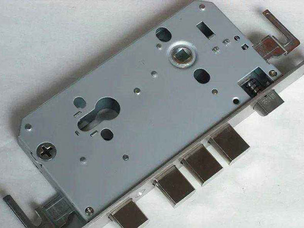 金山24小时上门开锁公司