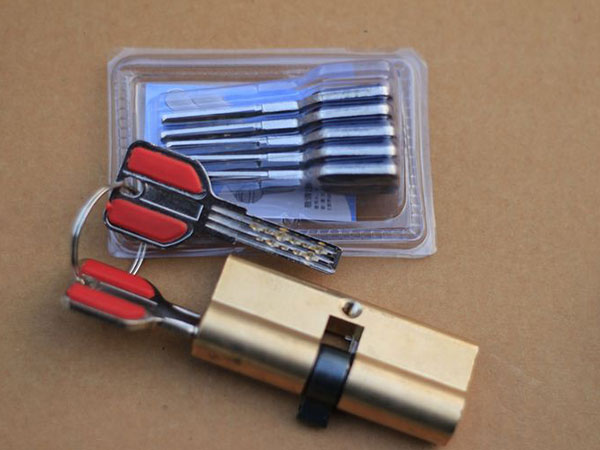 金山24小时上门开锁公司